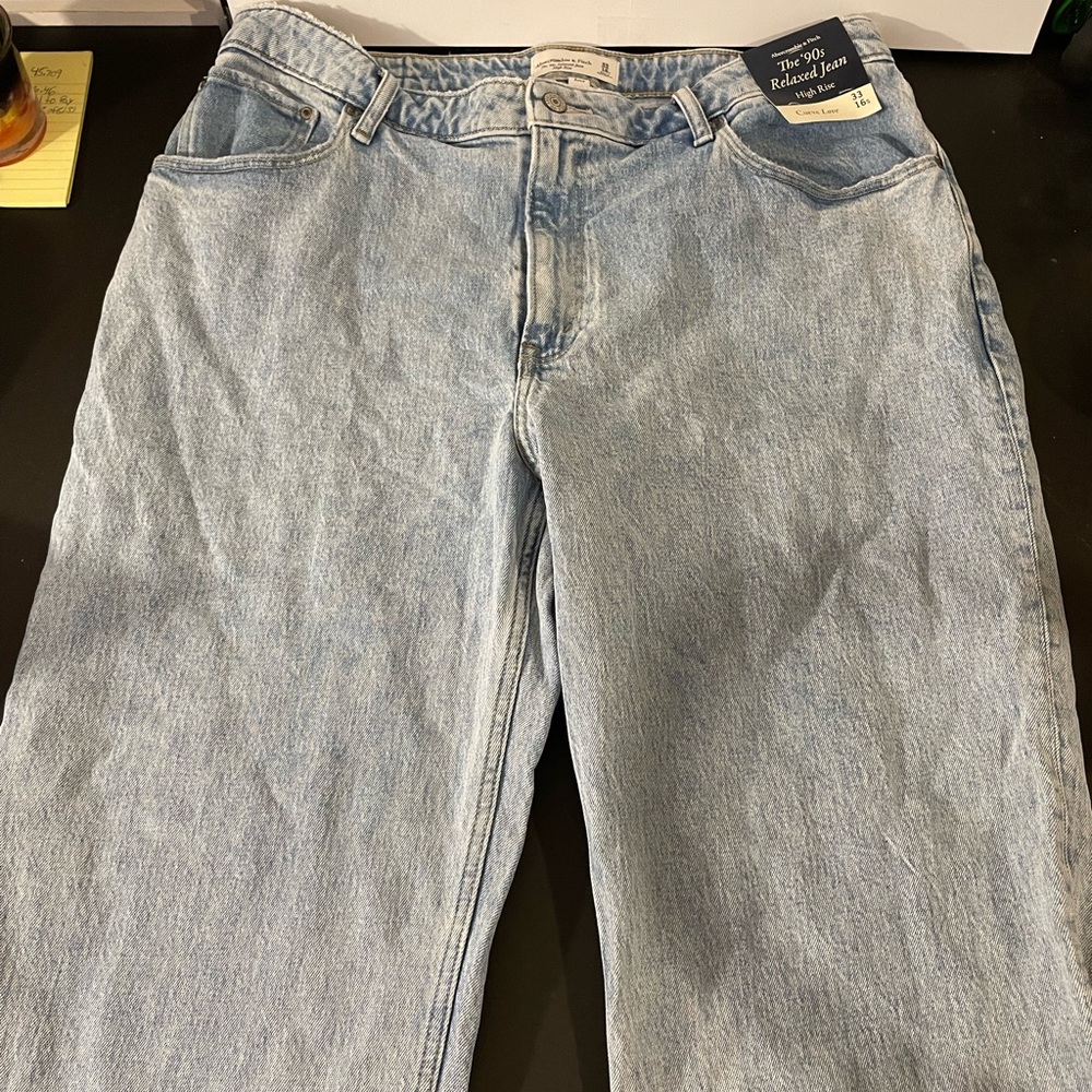 Abercrombie & Fitch Curve-Love The 90s Relaxed High Rise Jeans 33/16s